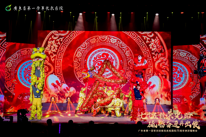 雄狮闹新春.JPG