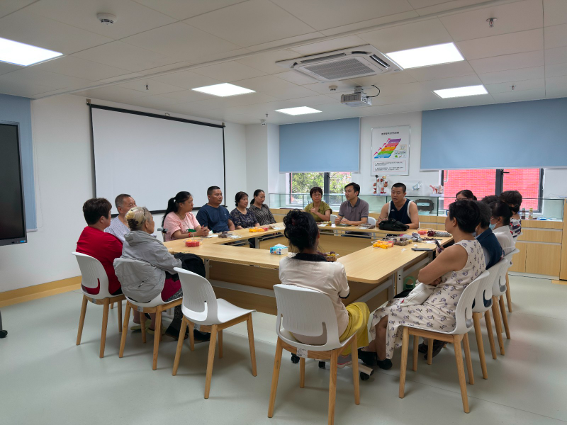 2患者家属座谈会.jpg
