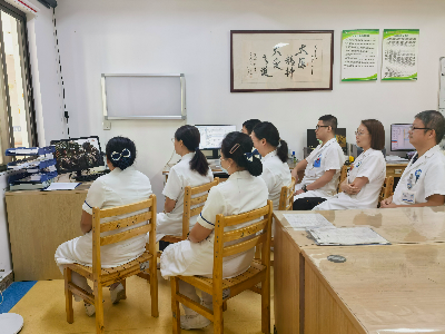 2.干部职工集中观看直播 (2).jpg