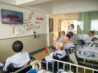 4.2住院退役军人观看直播.jpg